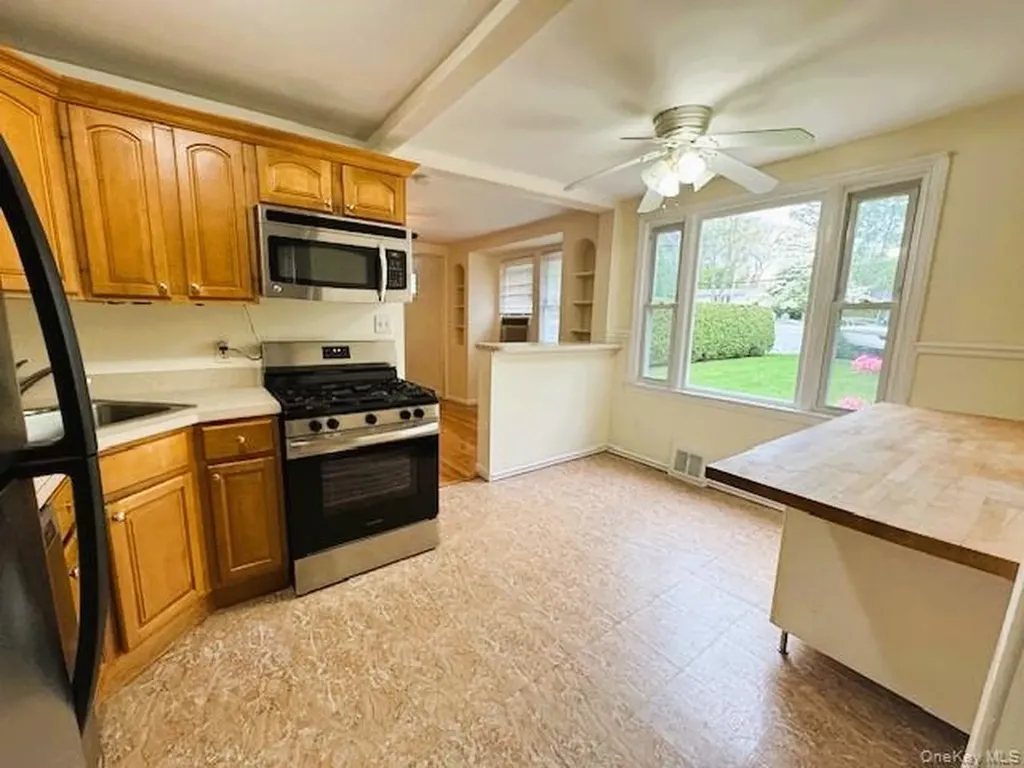 42 Hamilton Road North Merrick NY 11566