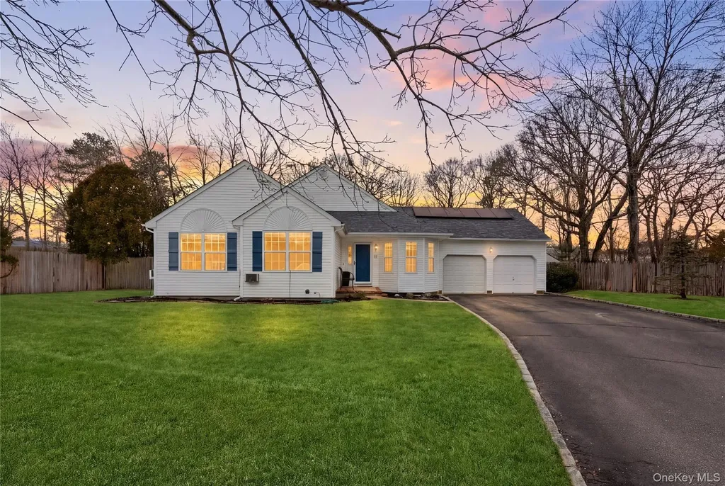 8 Lucy Court Patchogue NY 11772