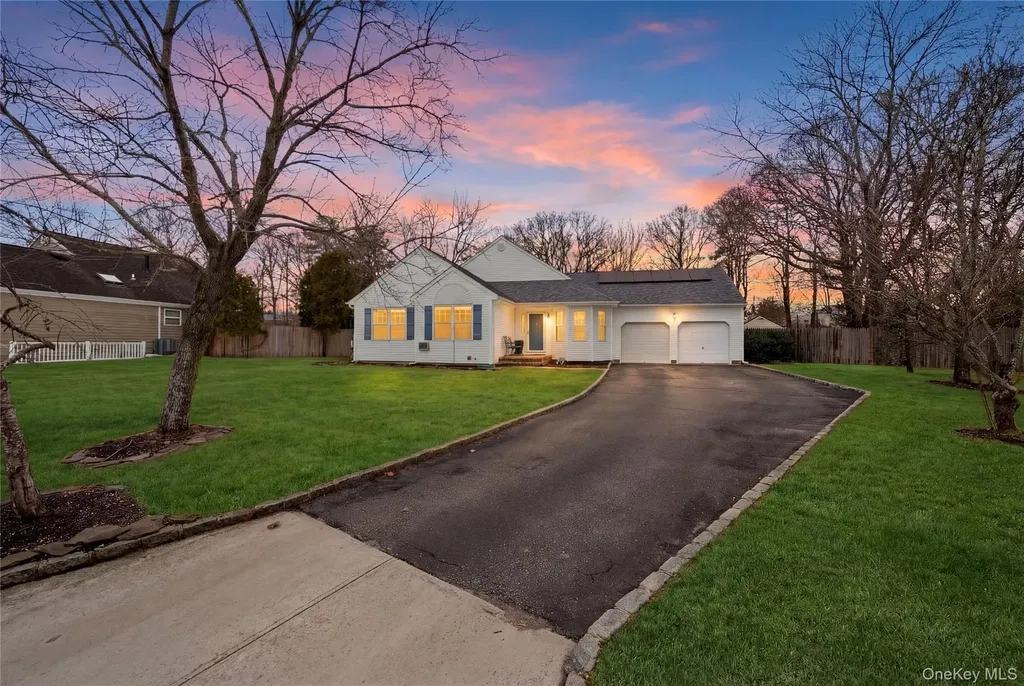 8 Lucy Court Patchogue NY 11772