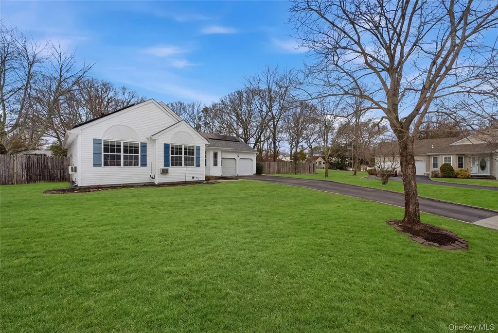 8 Lucy Court Patchogue NY 11772