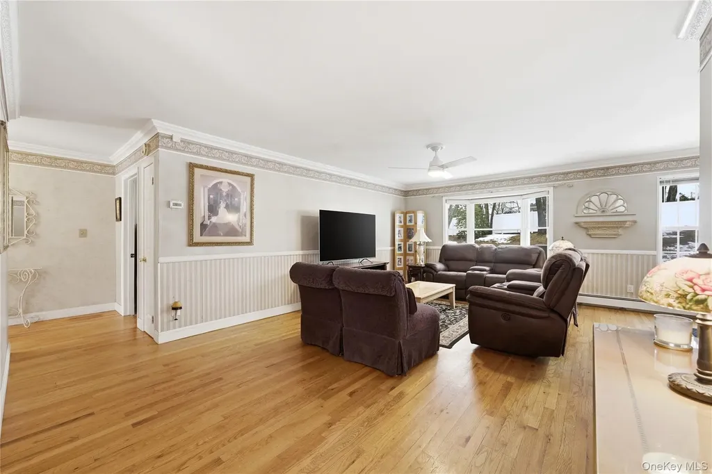 8 Lucy Court Patchogue NY 11772