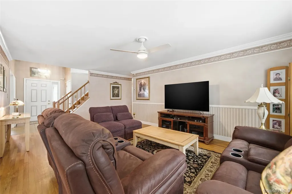 8 Lucy Court Patchogue NY 11772