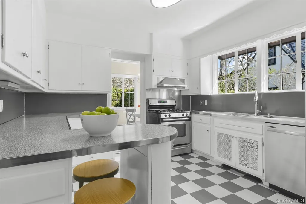 79 Mountain Avenue Larchmont NY 10538
