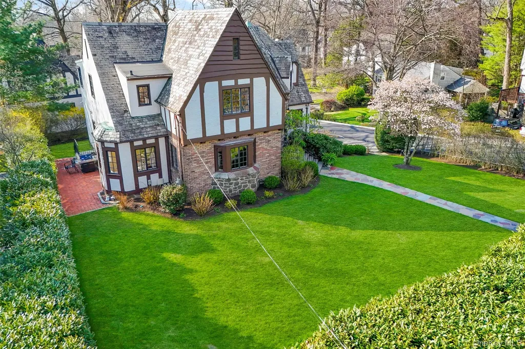 79 Mountain Avenue Larchmont NY 10538