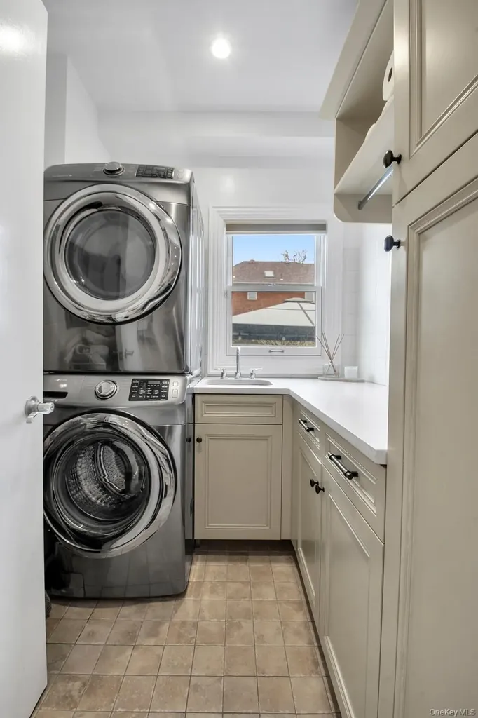 102 Shore Road Douglaston NY 11363