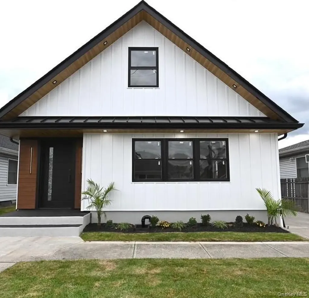 11 Bayview Avenue Lawrence NY 11559