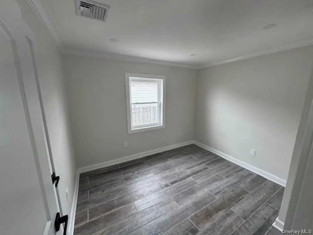 11 Bayview Avenue Lawrence NY 11559