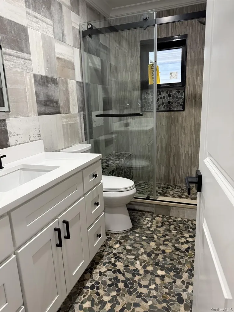 11 Bayview Avenue Lawrence NY 11559