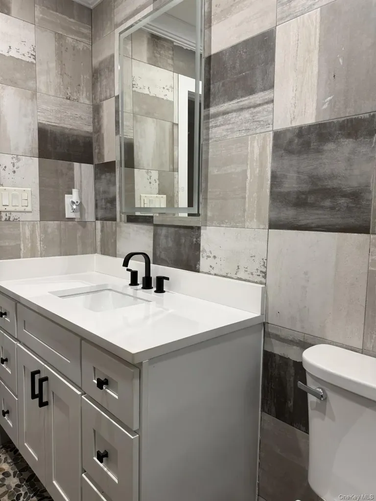 11 Bayview Avenue Lawrence NY 11559