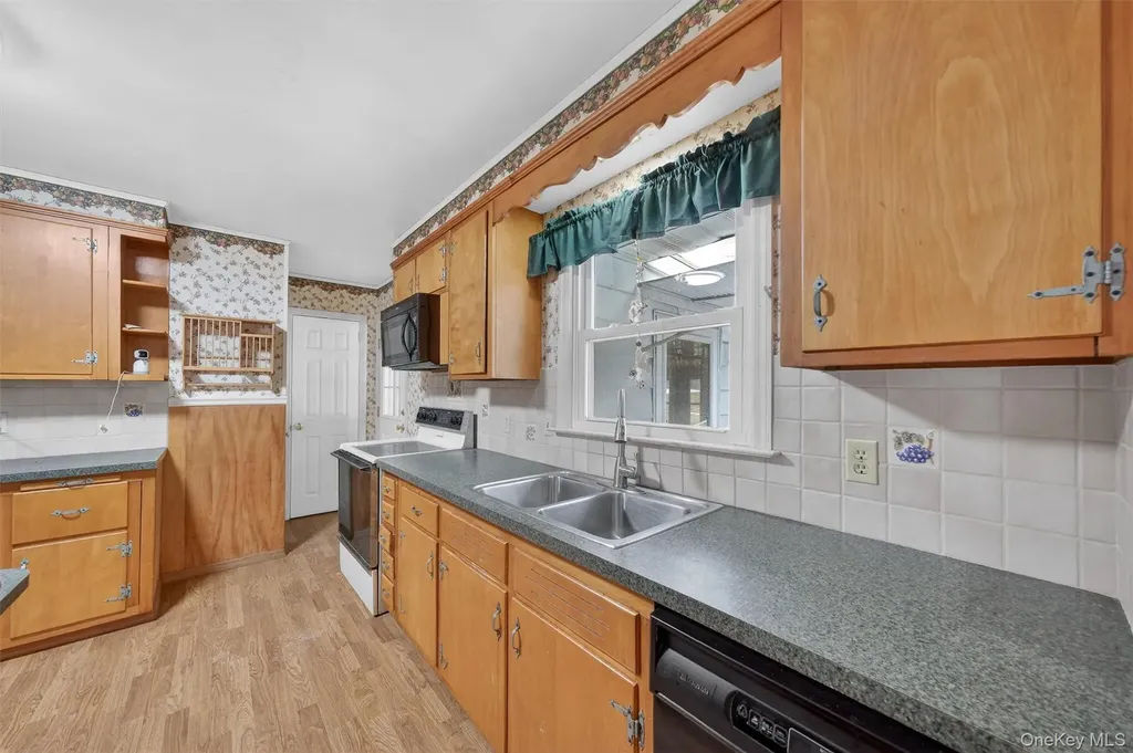 46 Stephanie Lane Poughkeepsie NY 12603