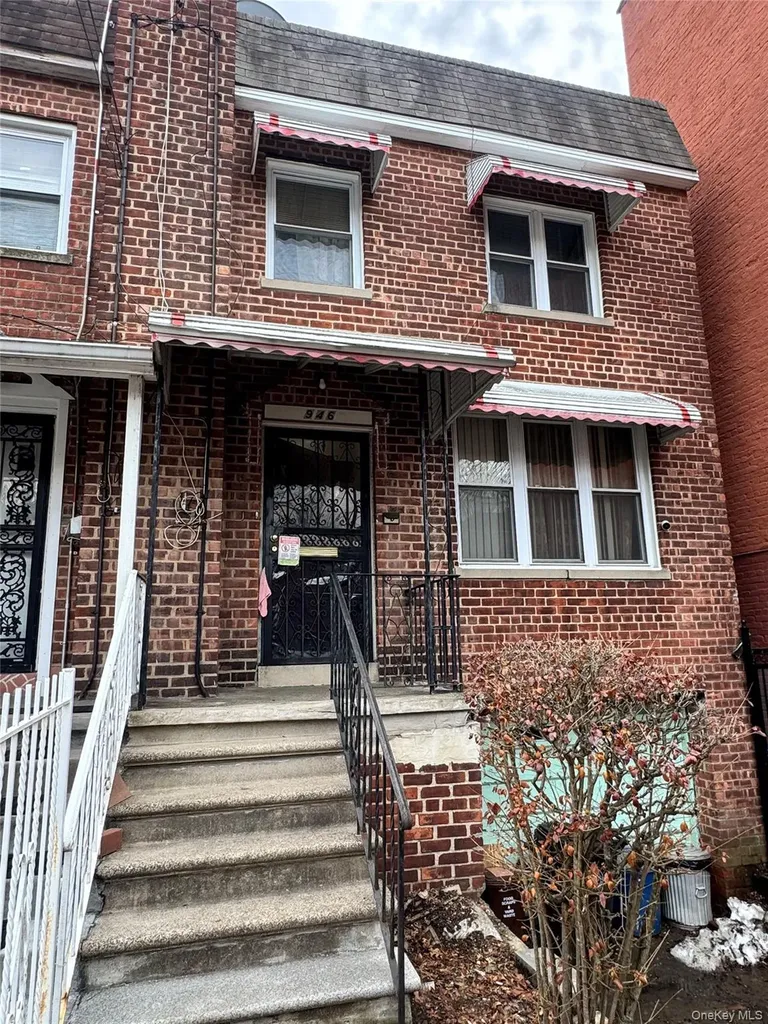946 E 215th Street Bronx NY 10469