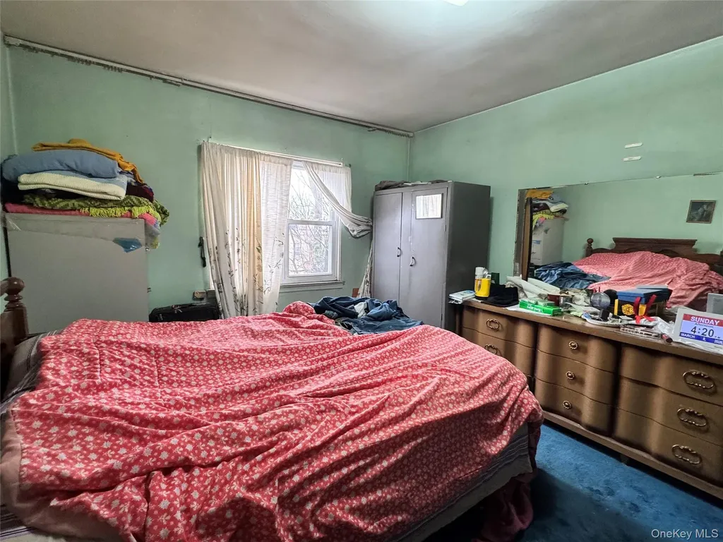 946 E 215th Street Bronx NY 10469