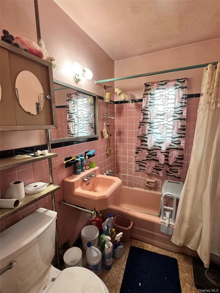 946 E 215th Street Bronx NY 10469
