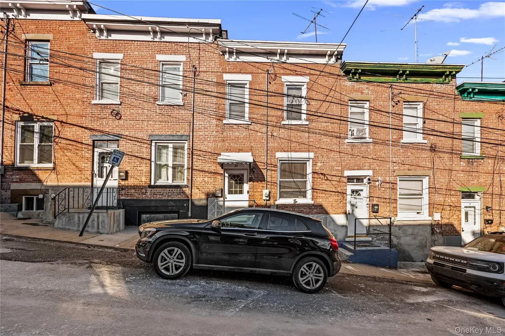 37 Moquette Row S Yonkers NY 10703
