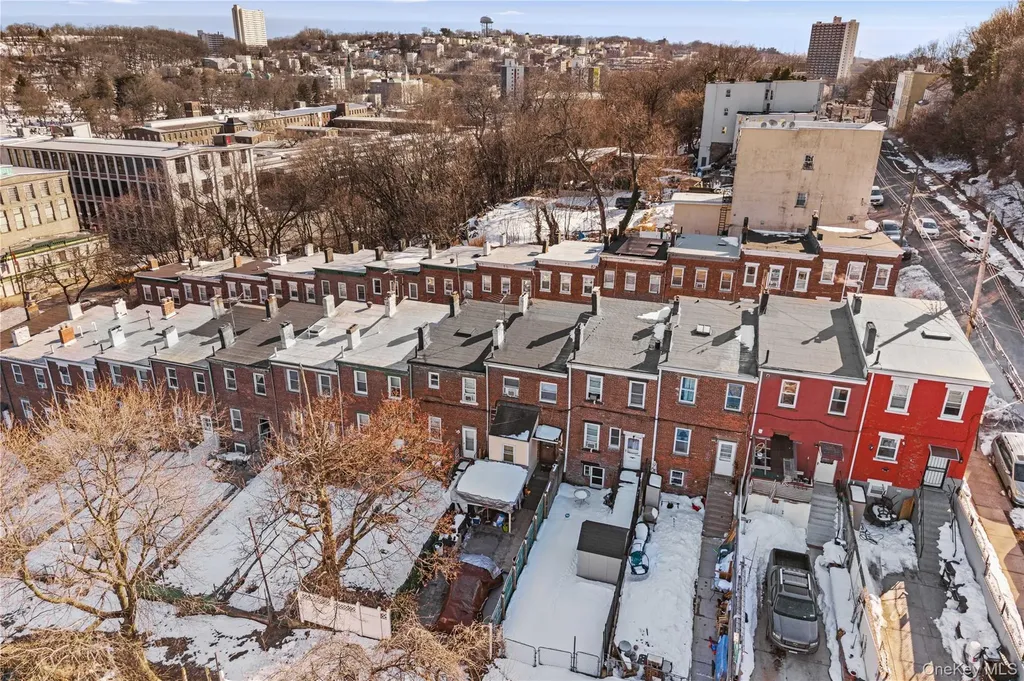 37 Moquette Row S Yonkers NY 10703