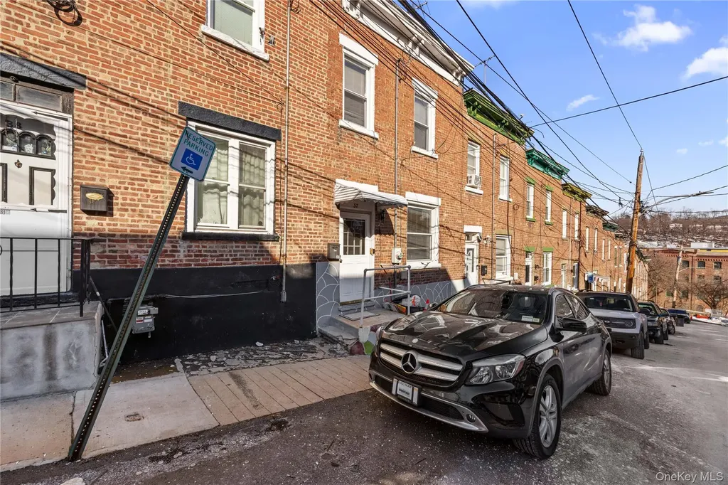 37 Moquette Row S Yonkers NY 10703