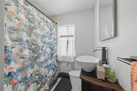 37 Moquette Row S Yonkers NY 10703
