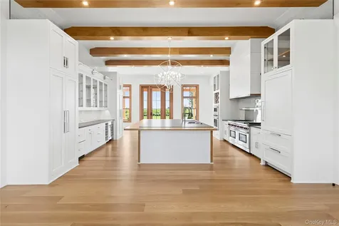 522 Wickapogue Road Southampton NY 11968