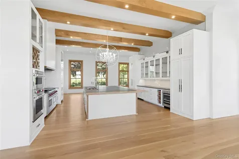 522 Wickapogue Road Southampton NY 11968