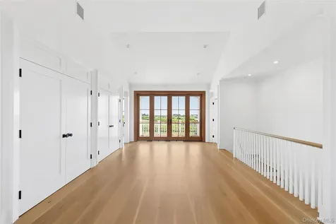 522 Wickapogue Road Southampton NY 11968