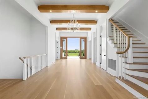 522 Wickapogue Road Southampton NY 11968