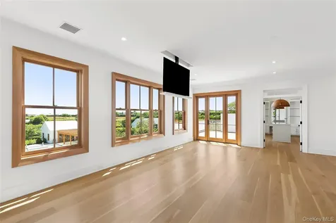 522 Wickapogue Road Southampton NY 11968