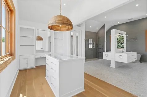 522 Wickapogue Road Southampton NY 11968