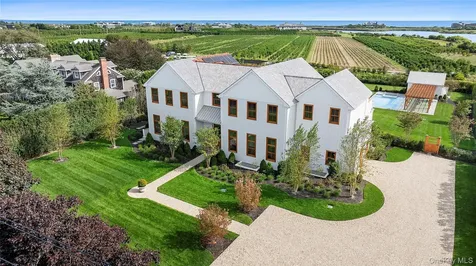 522 Wickapogue Road Southampton NY 11968