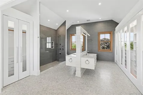 522 Wickapogue Road Southampton NY 11968