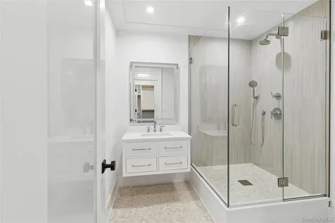 522 Wickapogue Road Southampton NY 11968
