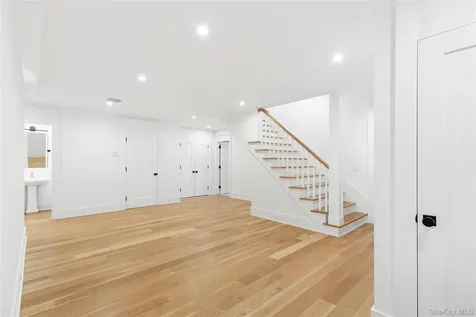 522 Wickapogue Road Southampton NY 11968