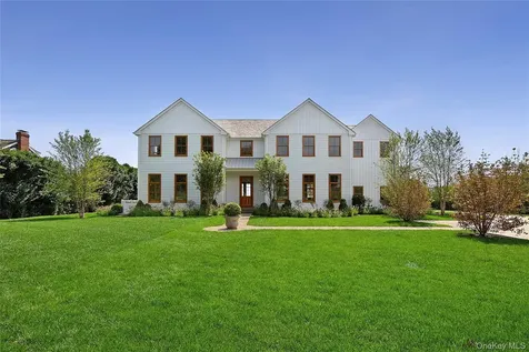 522 Wickapogue Road Southampton NY 11968