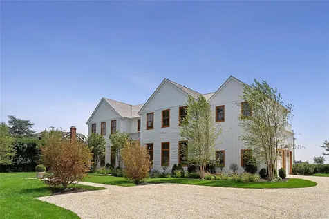 522 Wickapogue Road Southampton NY 11968