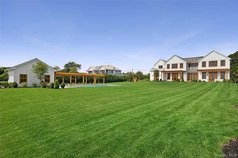 522 Wickapogue Road Southampton NY 11968