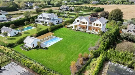 522 Wickapogue Road Southampton NY 11968