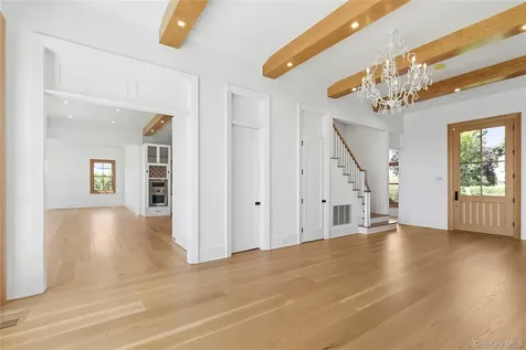 522 Wickapogue Road Southampton NY 11968