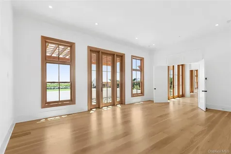 522 Wickapogue Road Southampton NY 11968