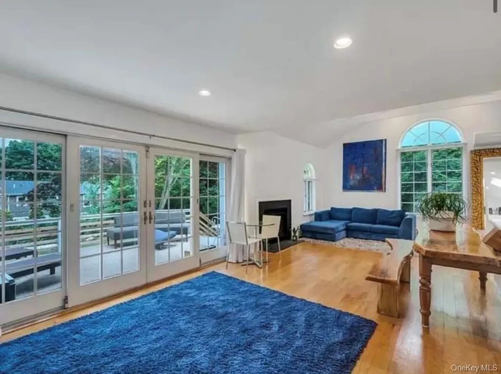 12 Ridge Lane Hampton Bays NY 11946