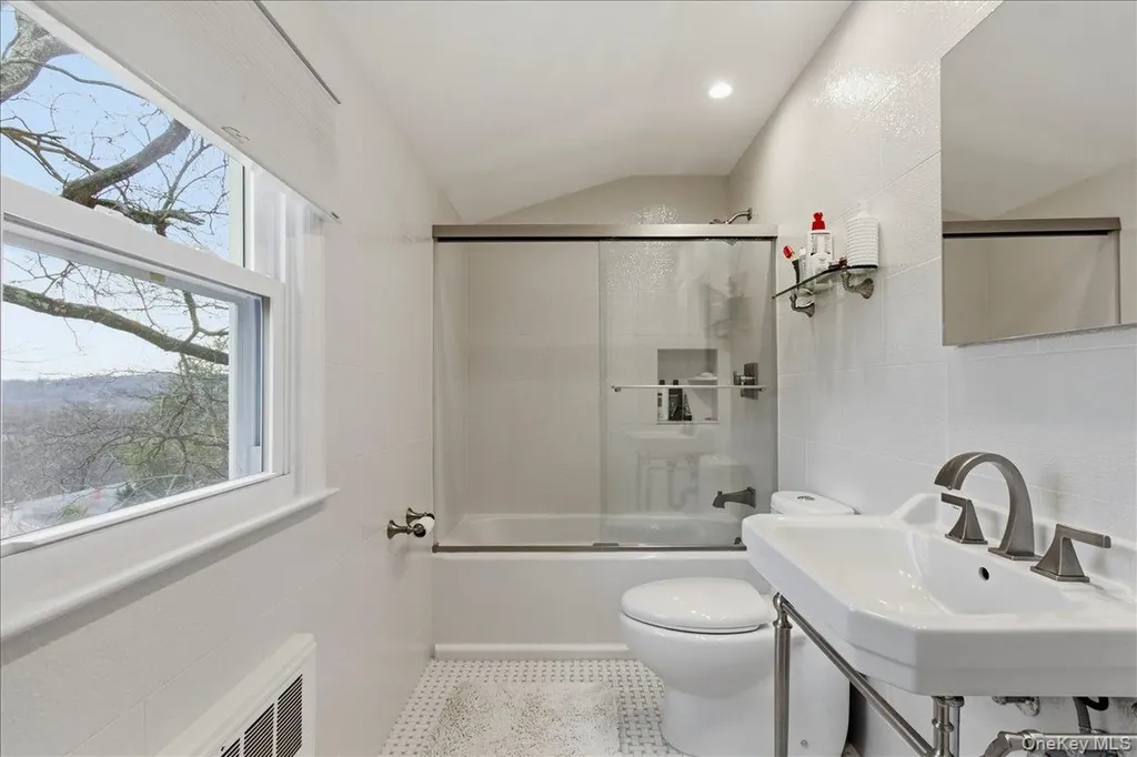 169 Canterbury Road White Plains NY 10607