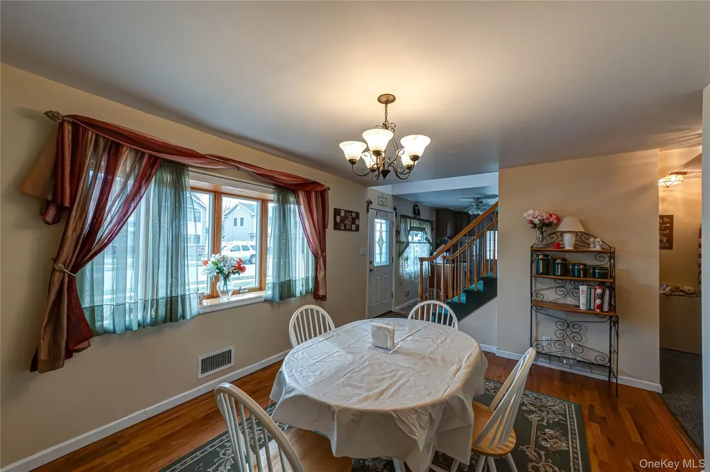 150 Park Lane Massapequa NY 11758