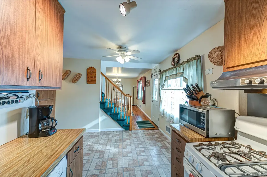 150 Park Lane Massapequa NY 11758
