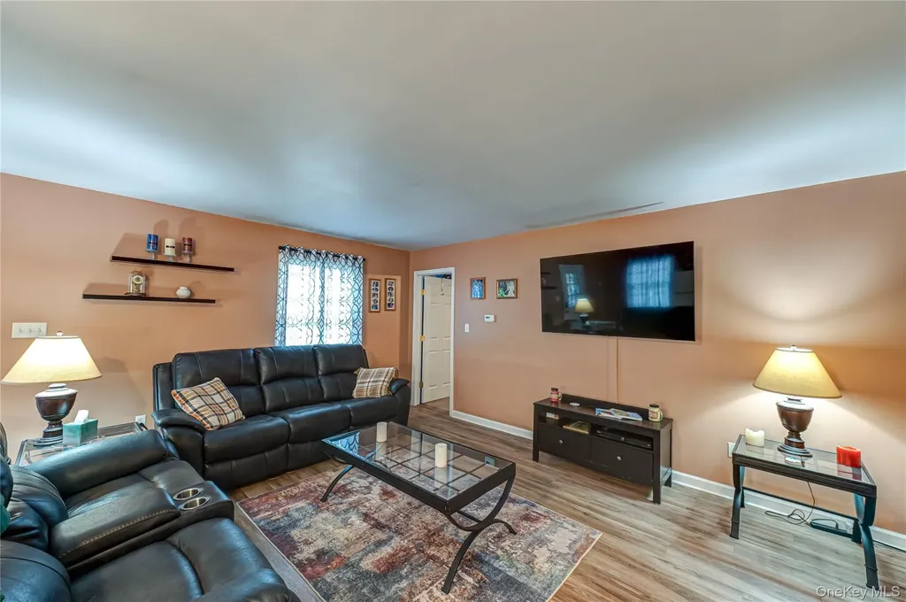 150 Park Lane Massapequa NY 11758