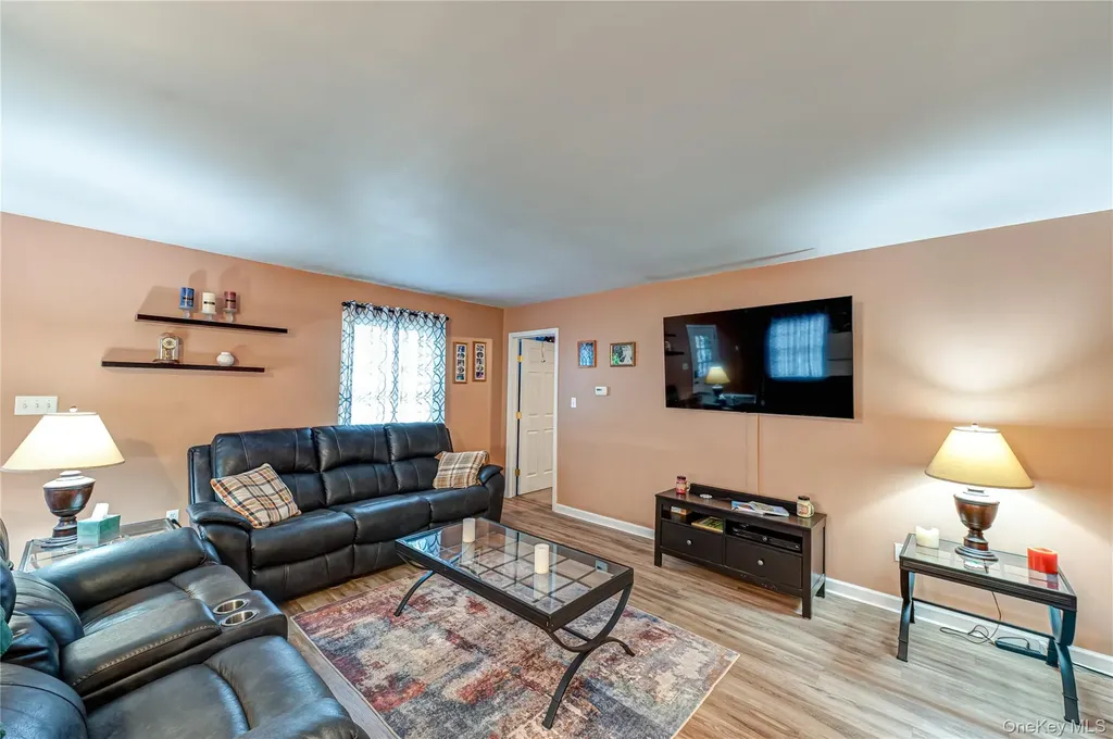 150 Park Lane Massapequa NY 11758