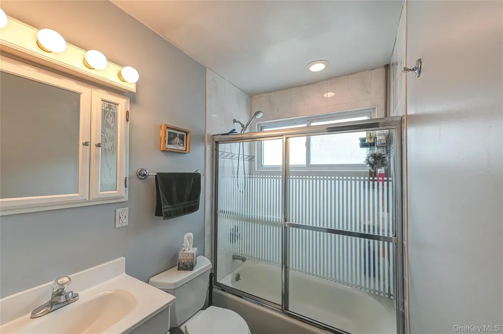 150 Park Lane Massapequa NY 11758