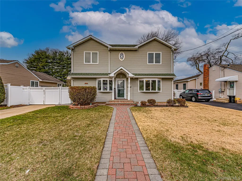150 Park Lane Massapequa NY 11758