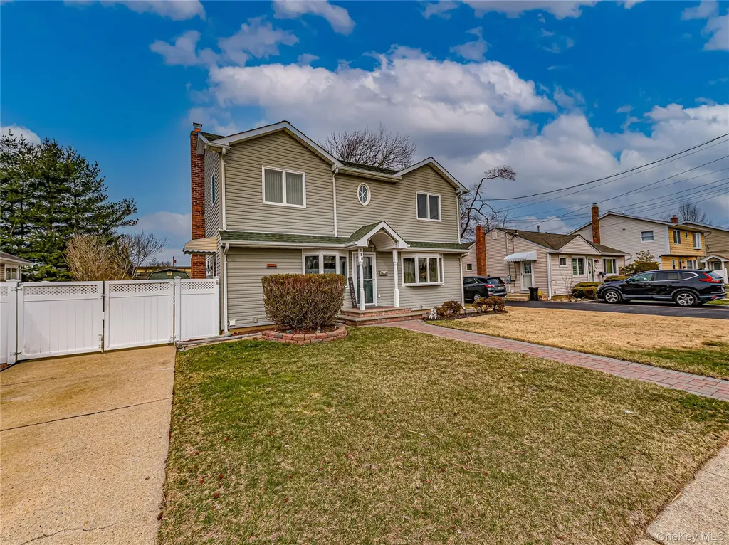 150 Park Lane Massapequa NY 11758
