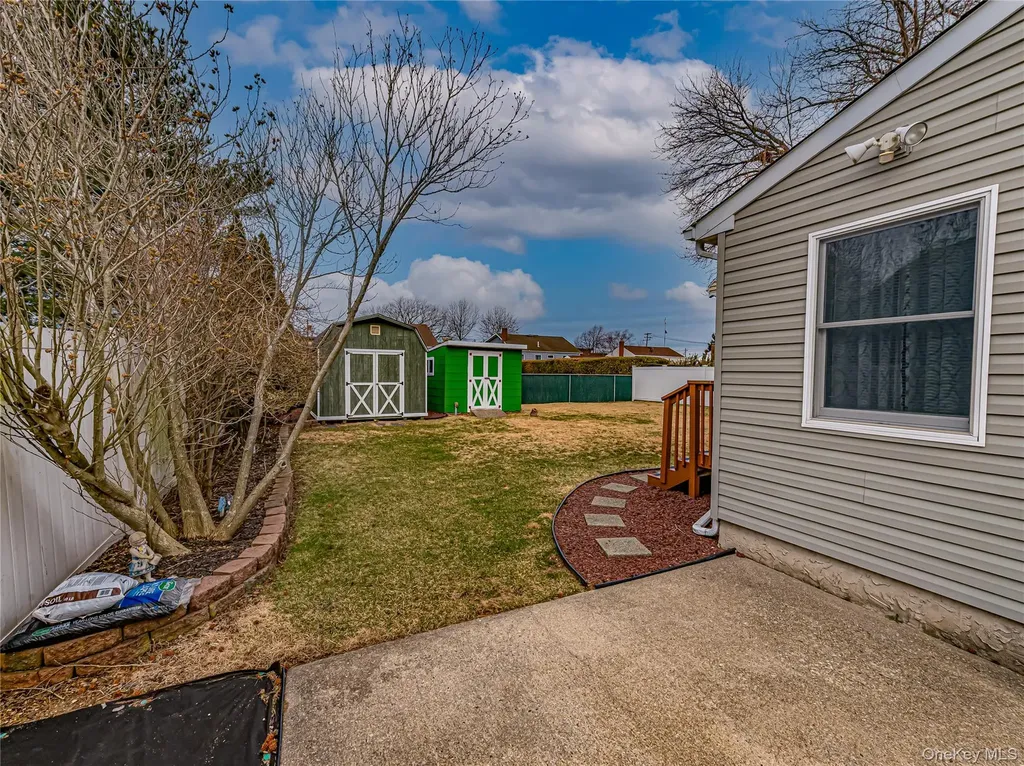 150 Park Lane Massapequa NY 11758