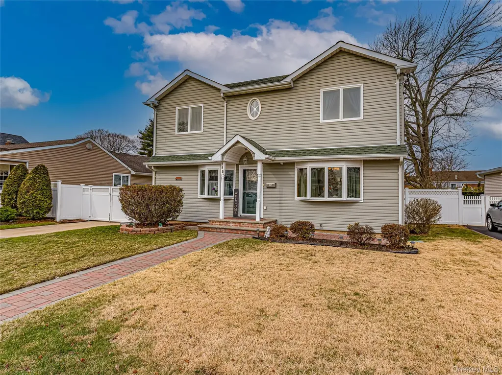 150 Park Lane Massapequa NY 11758