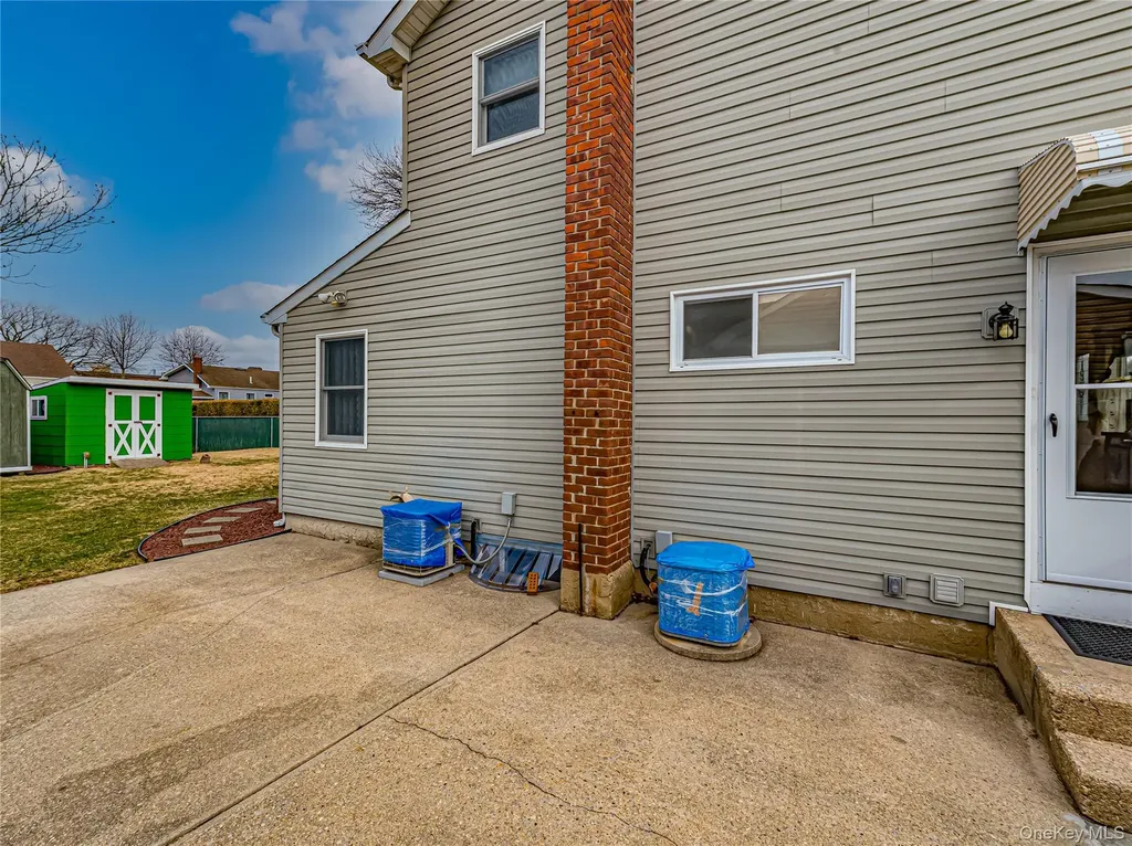 150 Park Lane Massapequa NY 11758