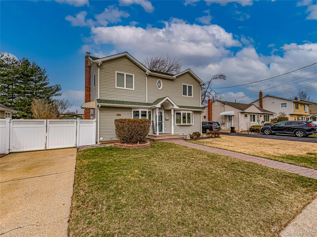 150 Park Lane Massapequa NY 11758